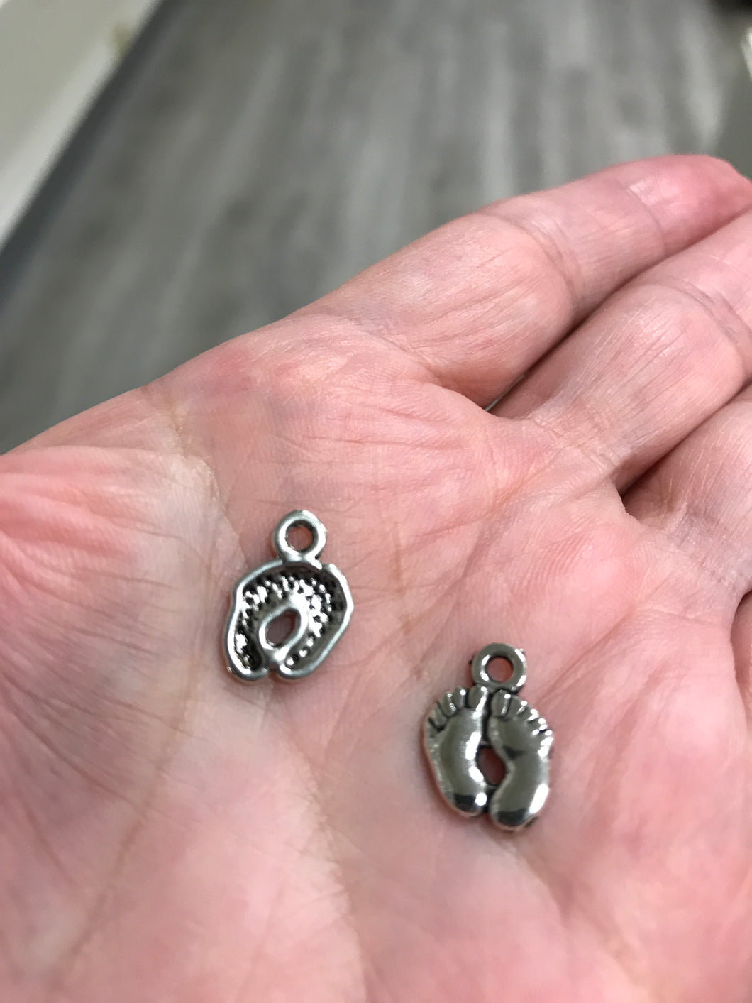 CHARM BABY FEET