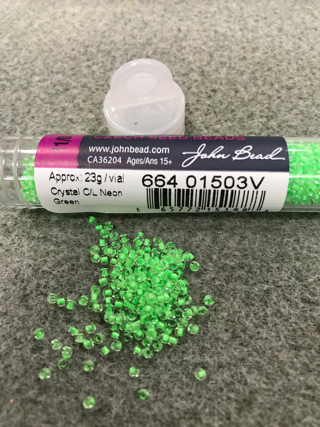 CZECH SEED BEAD 11/0 CRYSTAL C/L NEON GREEN 01503