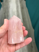 Load image into Gallery viewer, ROSE QUARTZ POINT
