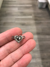 Load image into Gallery viewer, MAGNETIC CLASP HEART
