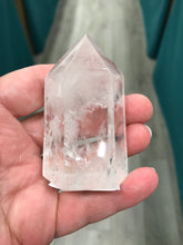 Load image into Gallery viewer, CLEAR QUARTZ POINT
