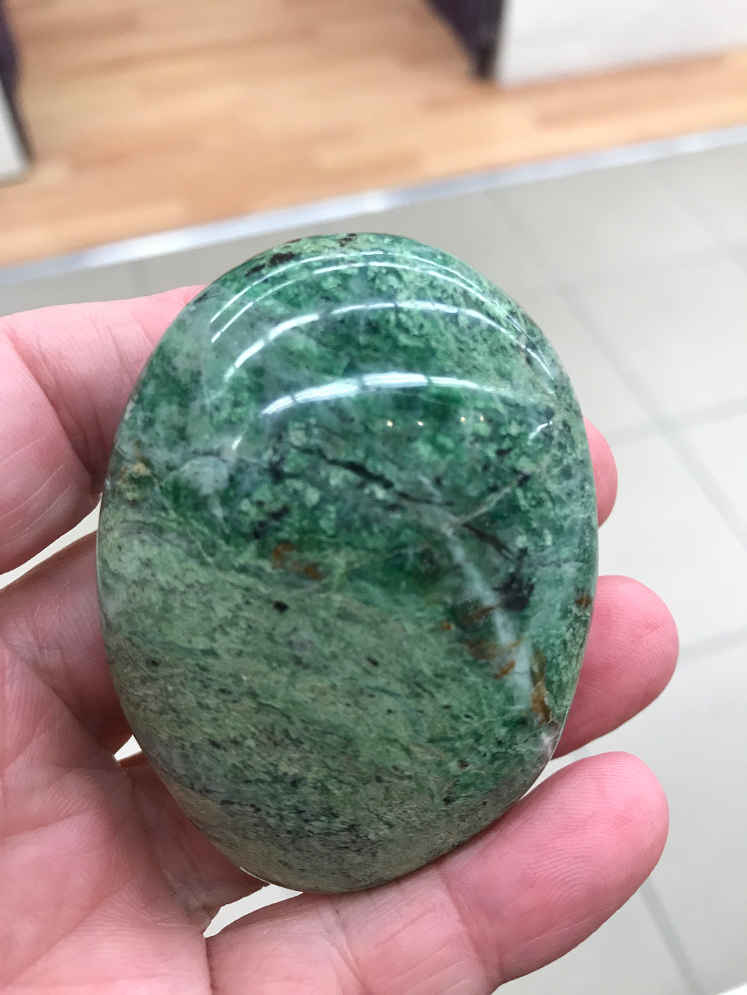 CHRYSOPRASE PALM STONE