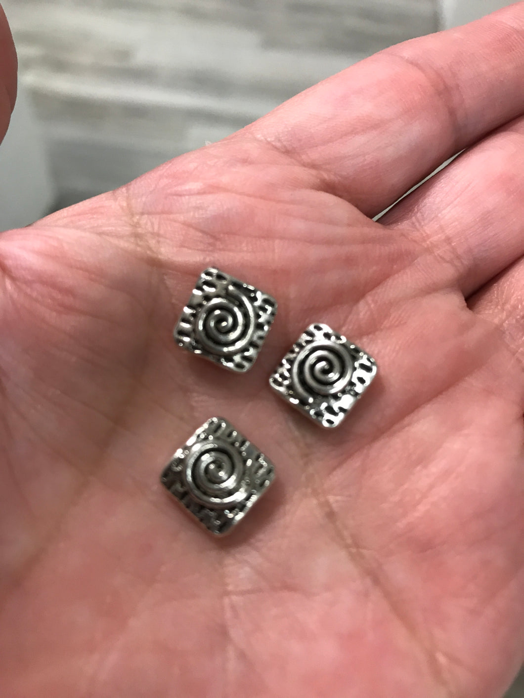 SQUARE SPIRAL SPACER