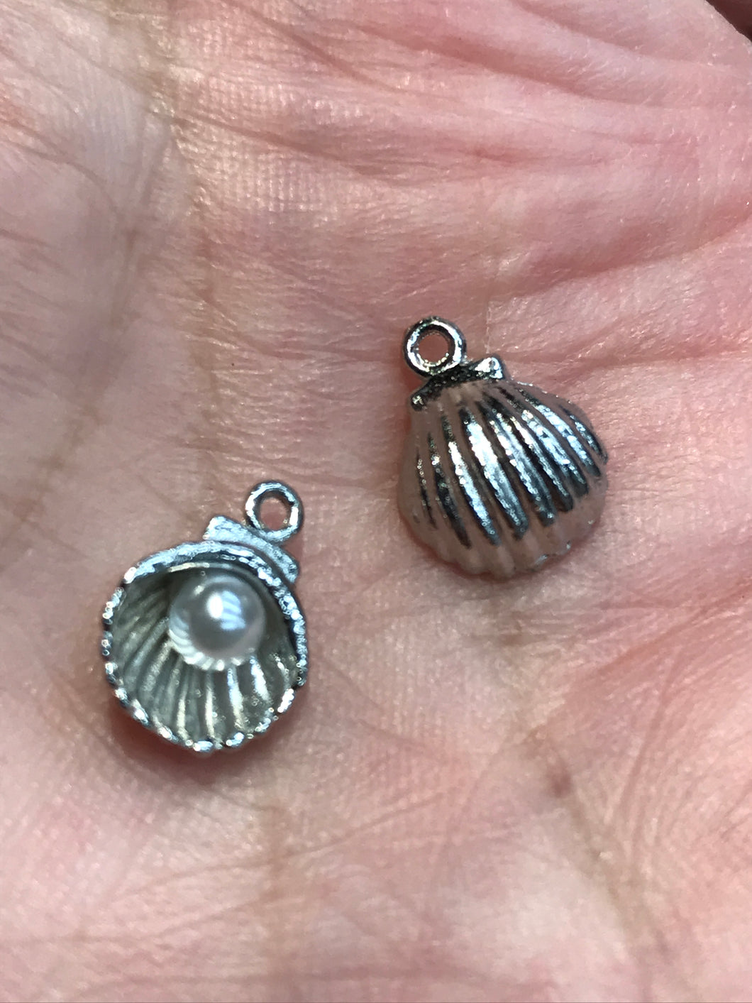 ACRYLIC PEARL IN SHELL CHARMS