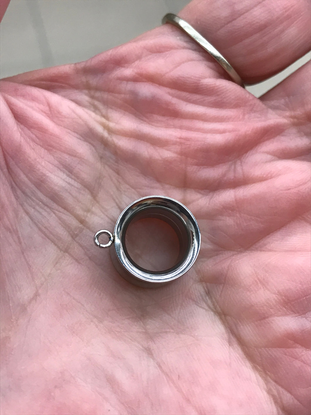 316 STAINLESS EAR PLUGS /W LOOP