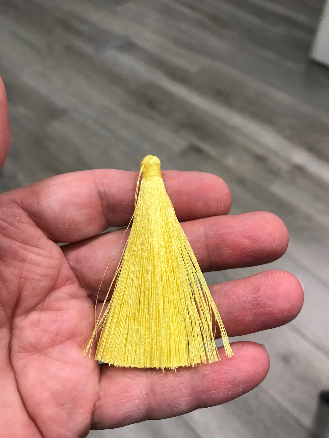 NYLON TASSEL YELLOW