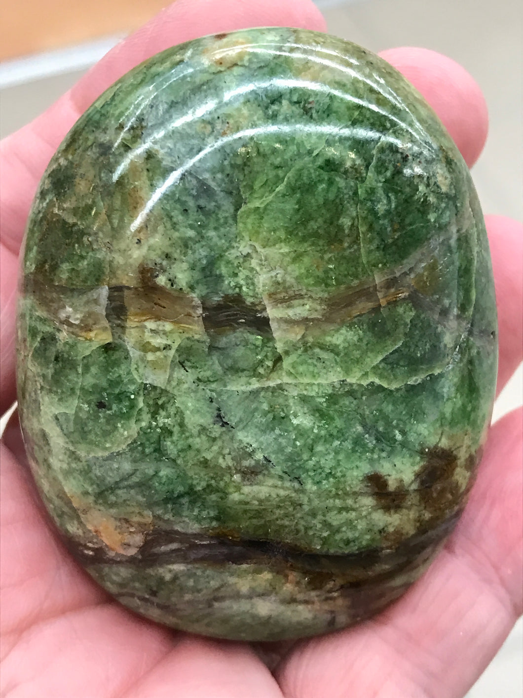 CHRYSOPRASE PALM STONE