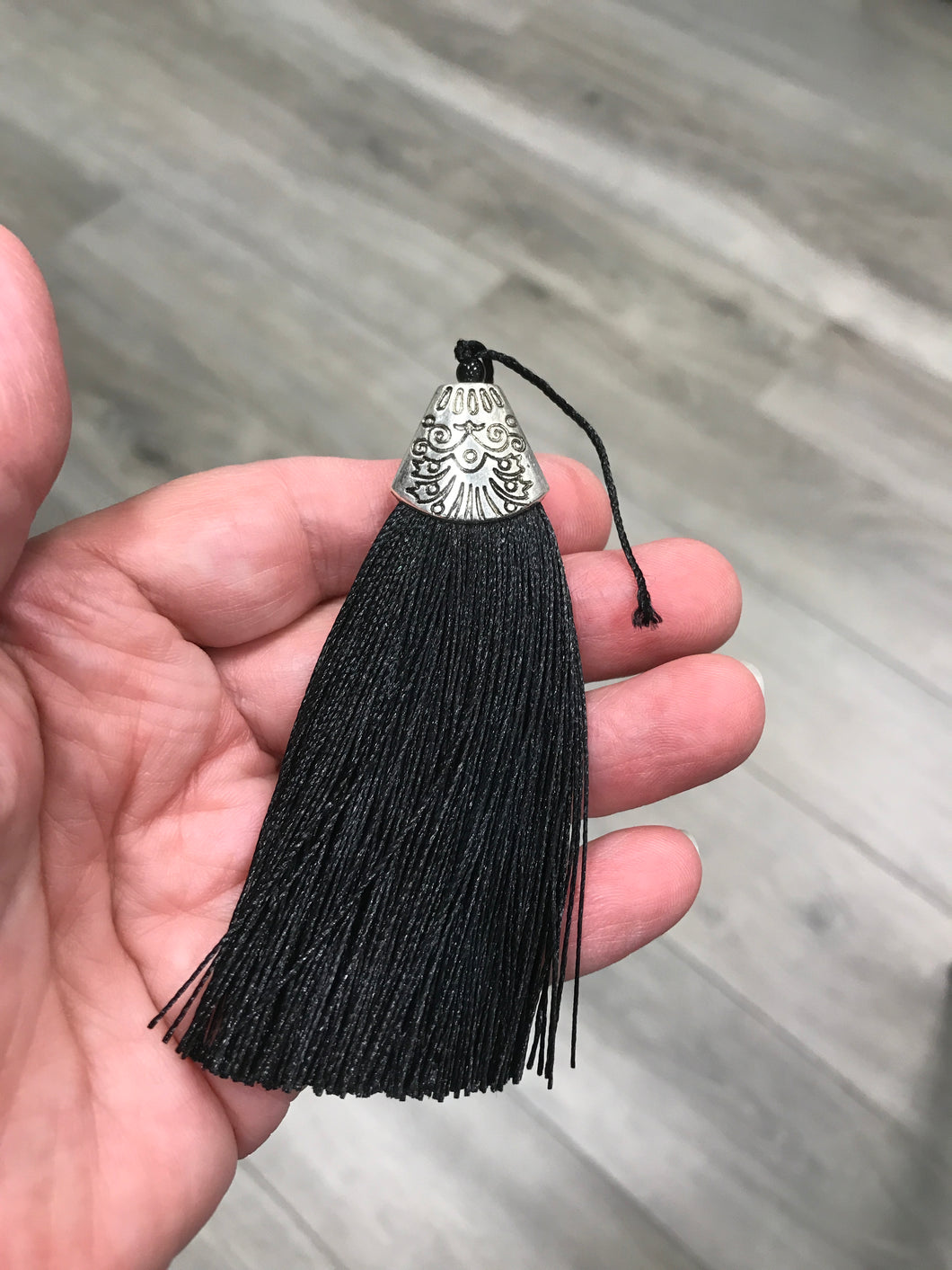 TASSEL BLACK