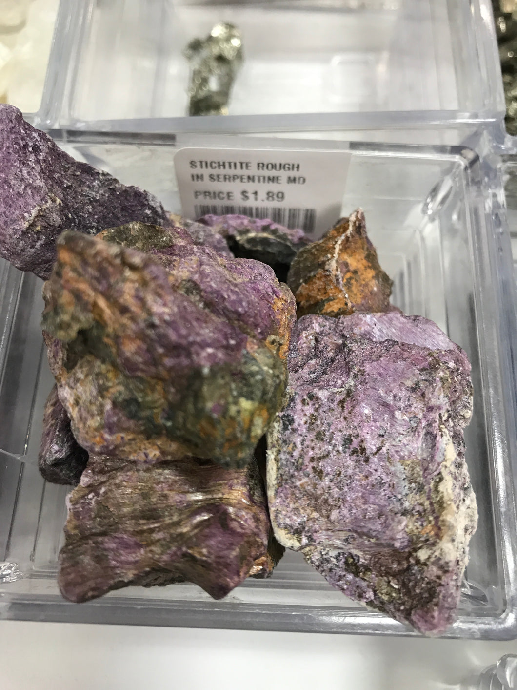 STICHTITE ROUGH IN SERPENTINE