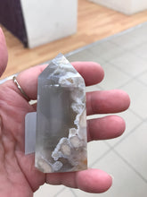 Load image into Gallery viewer, FLOWER AGATE POINT
