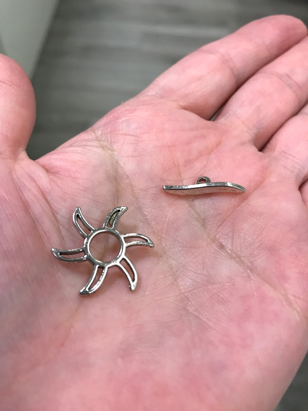 SUNFLOWER TOGGLE CLASP
