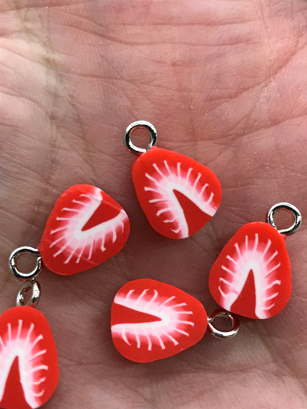 CLAY CHARM STRAWBERRY