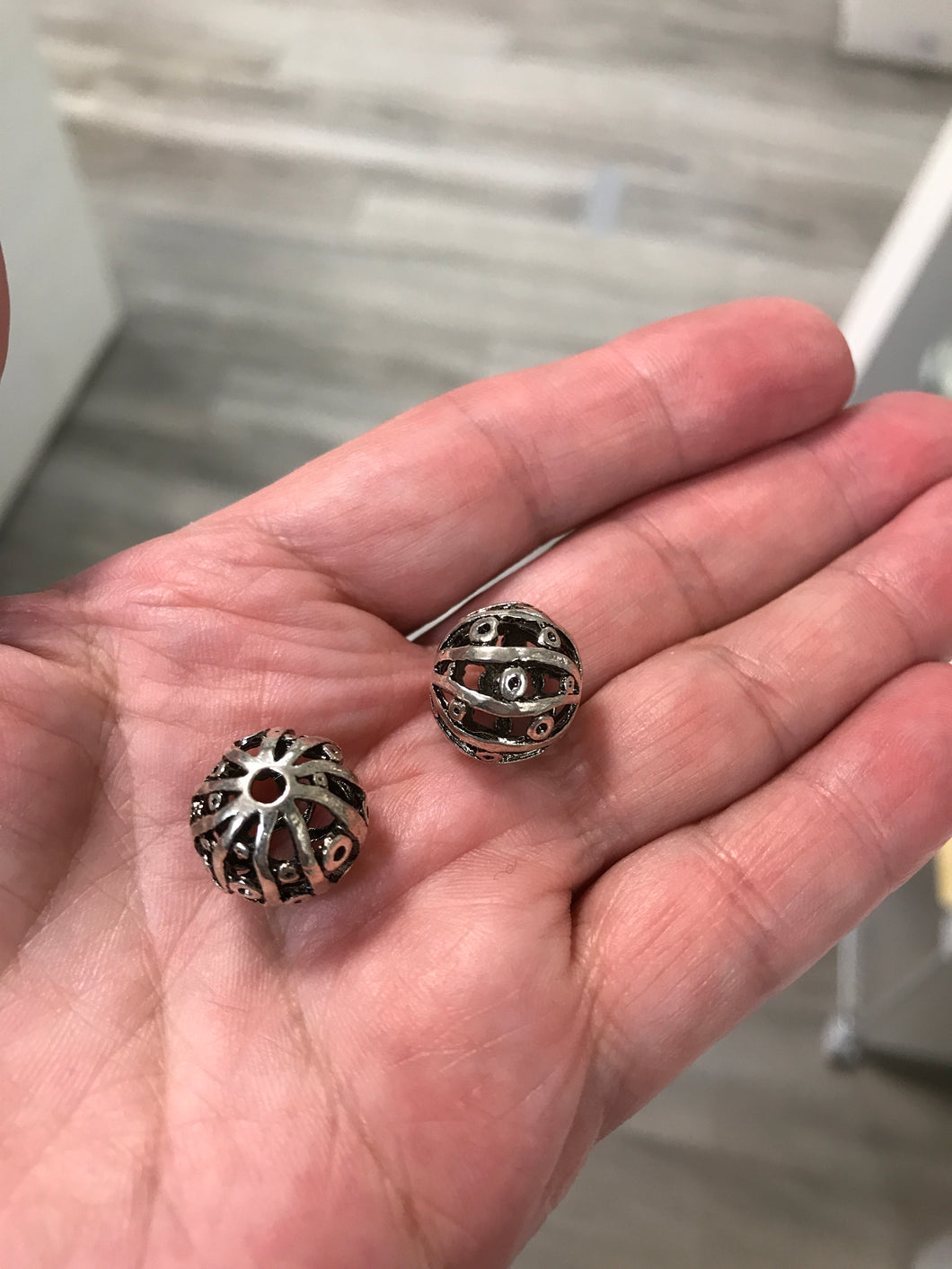 HOLLOW BEAD