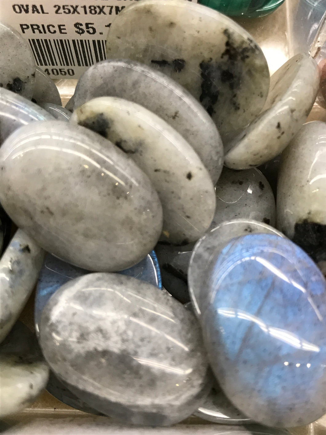 LABRADORITE CABOCHON OVAL 25X18X7MM