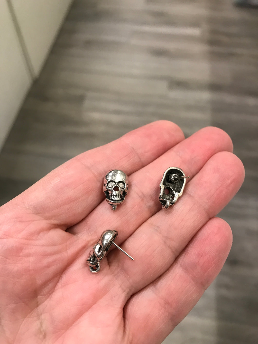 EARRING STUD SKULL