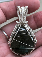 Load image into Gallery viewer, LABRADORITE PENDANT
