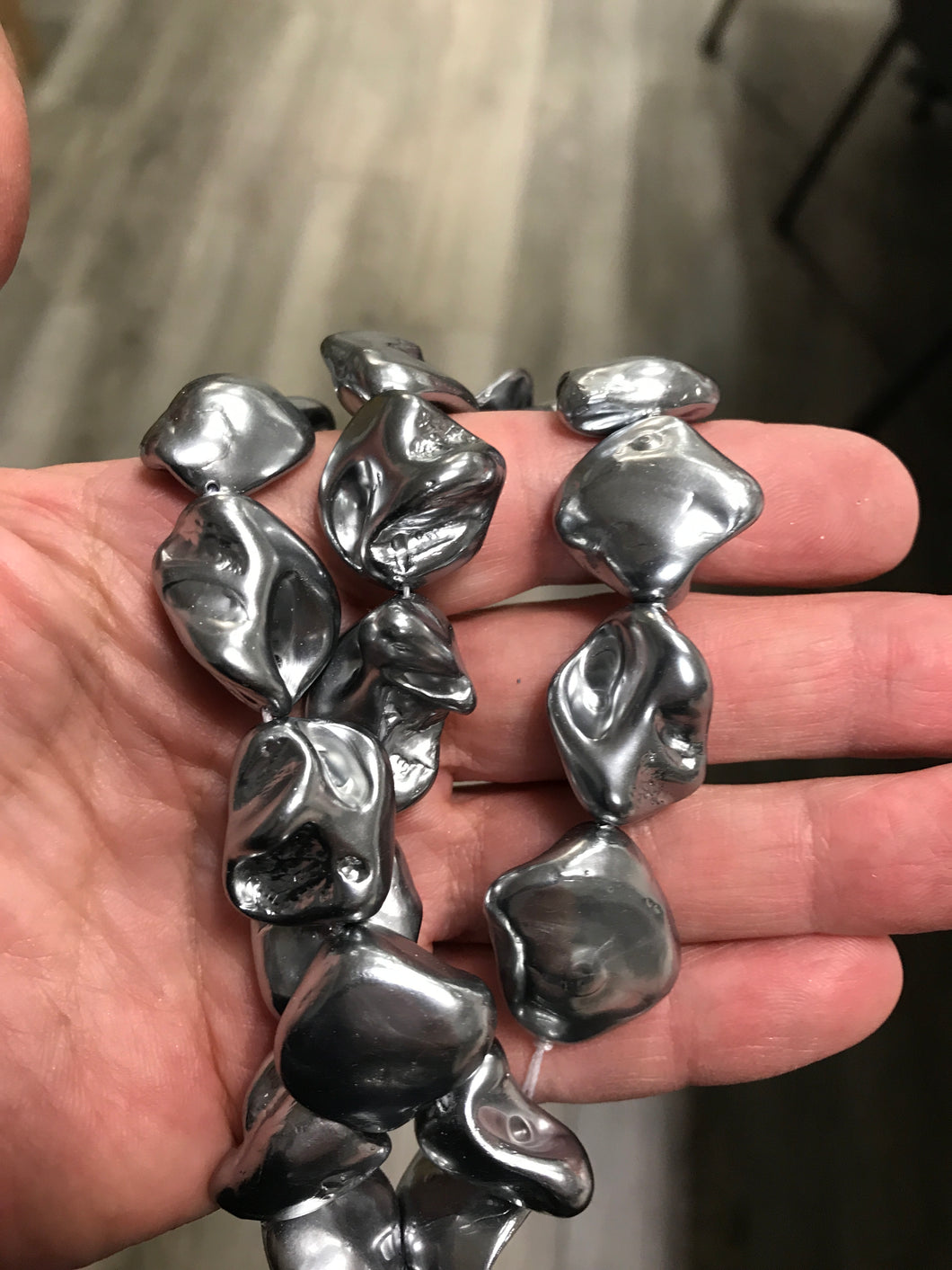 SHELL PEARL NUGGETS