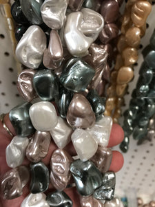 PEARLIZED SHELL PEARL NUGGETS