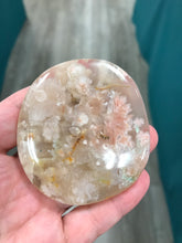 Load image into Gallery viewer, AGATE CORAL FLOWER GALLET/PALM STONE
