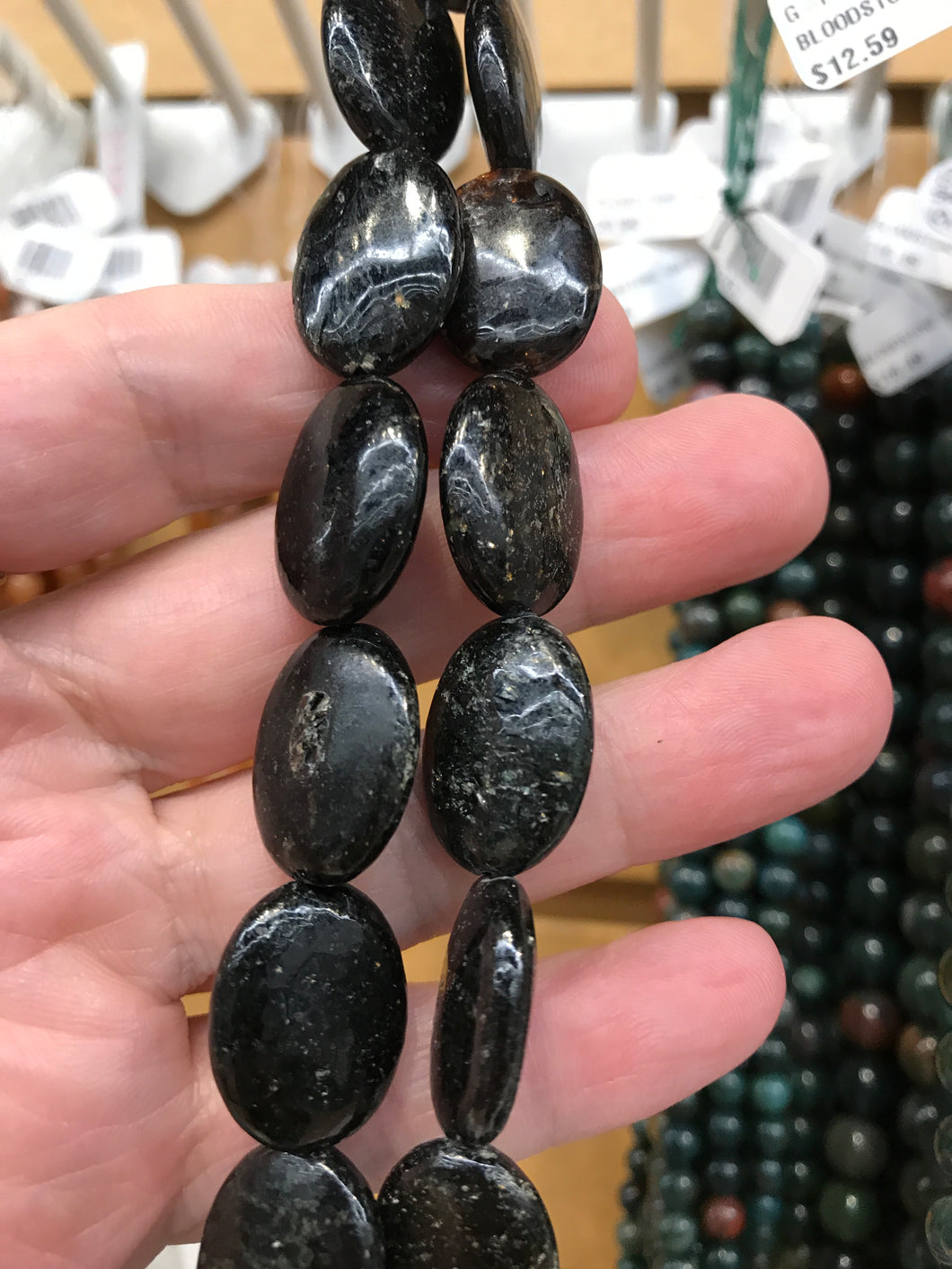 BIOTITE OVAL 20X15X6MM