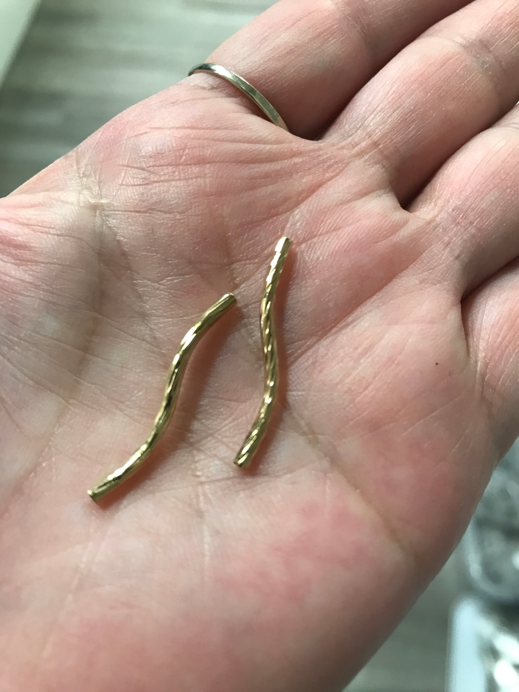 CURVED BRASS TUBE BEAD