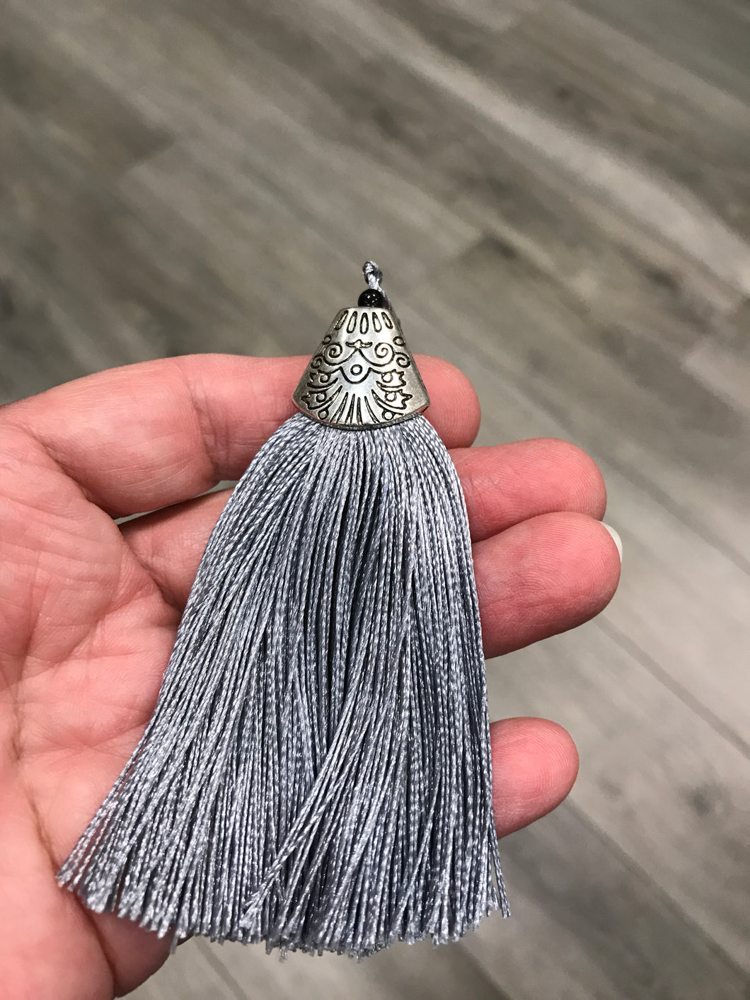 TASSEL GRAY