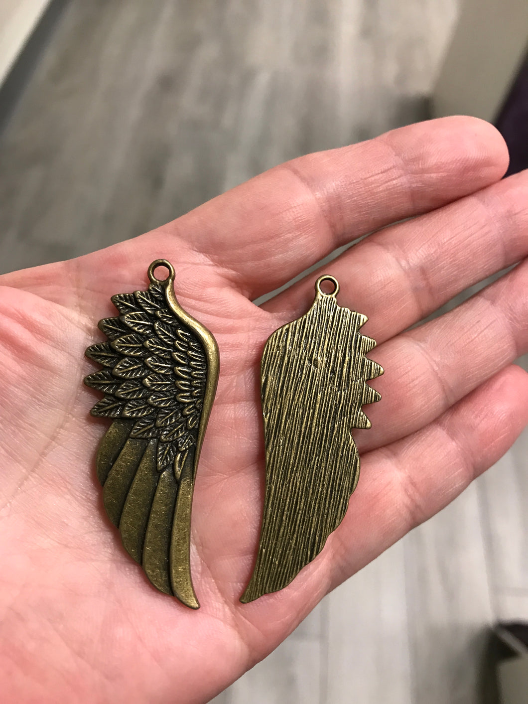 PENDANT WINGS