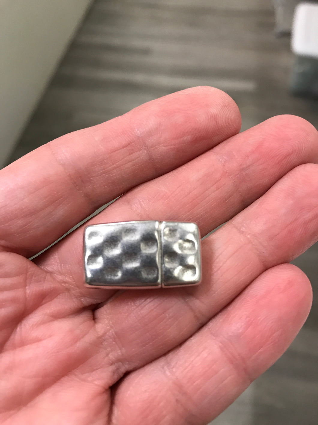 MAGNETIC CLASP HAMMERED
