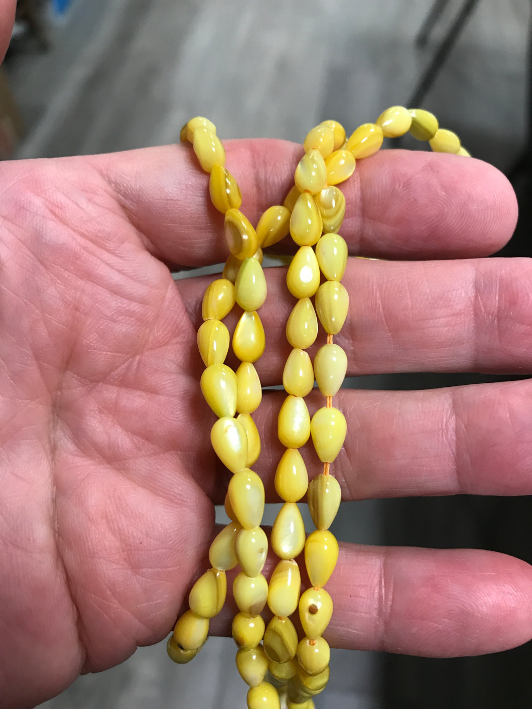 FRESHWATER SHELL DROP 8X5MM