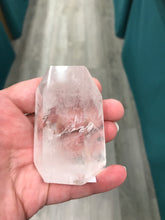 Load image into Gallery viewer, CLEAR QUARTZ POINT
