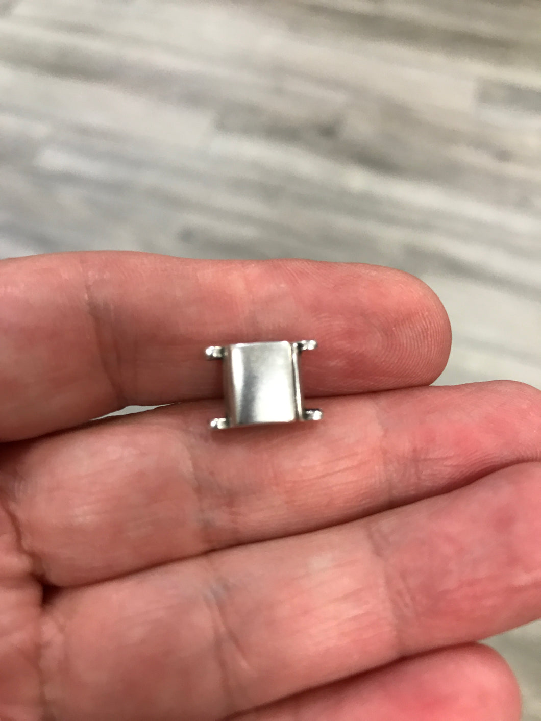 MAGNETIC CLASP DELICA ANT. SILVER