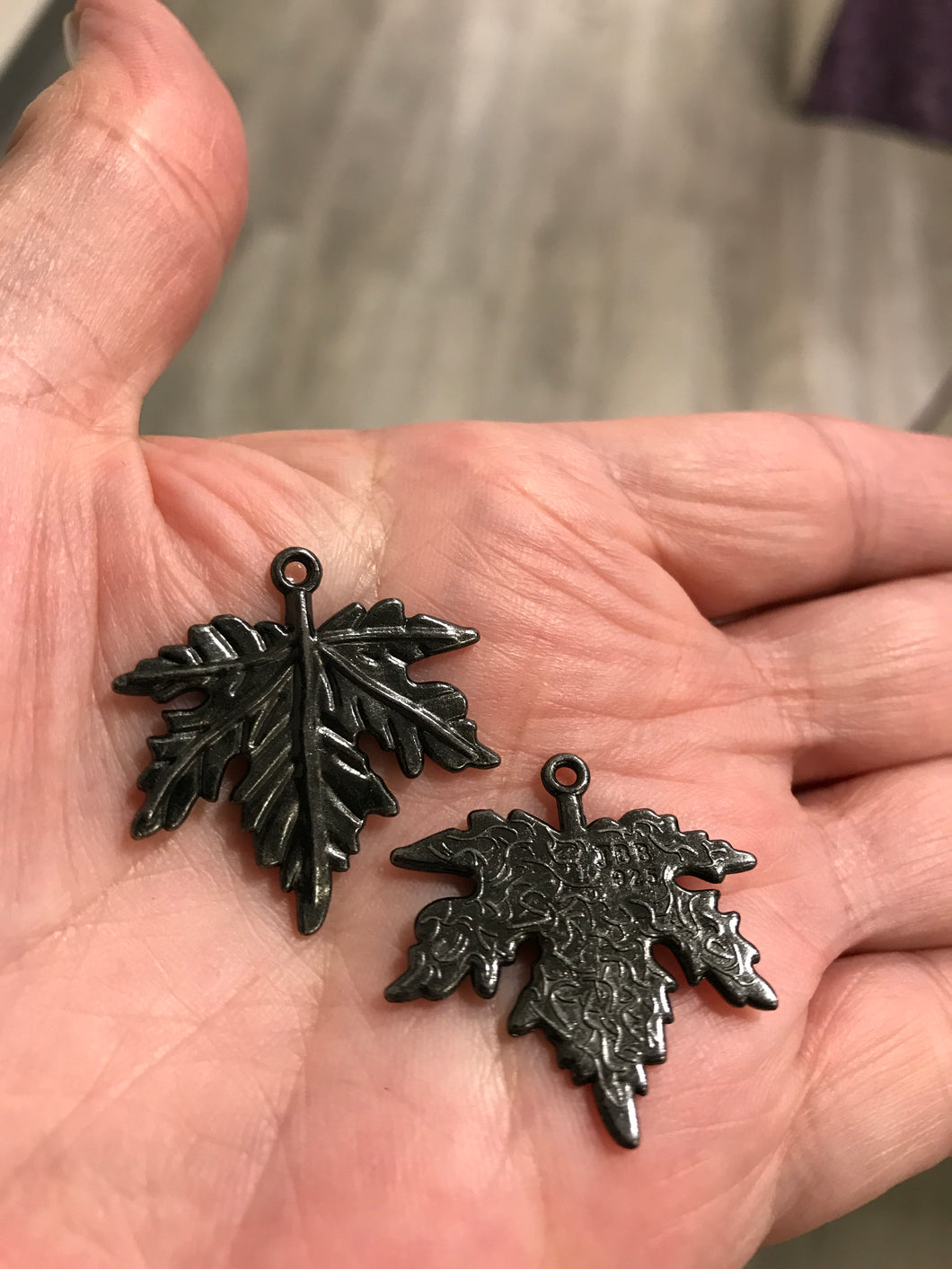 PENDANT MAPLE LEAF
