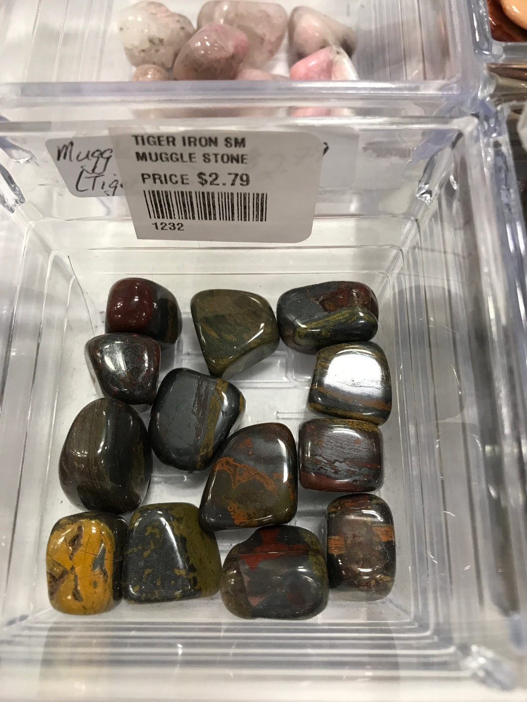 TIGER IRON SM MUGGLE STONE