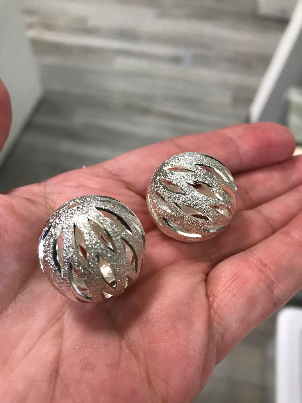 HOLLOW ROUND BEAD