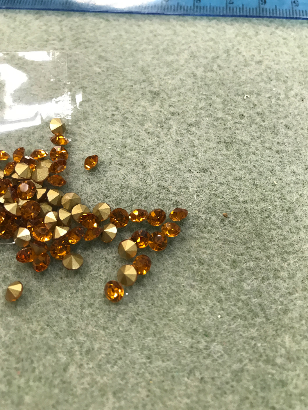 POINTED BACK RHINESTONE