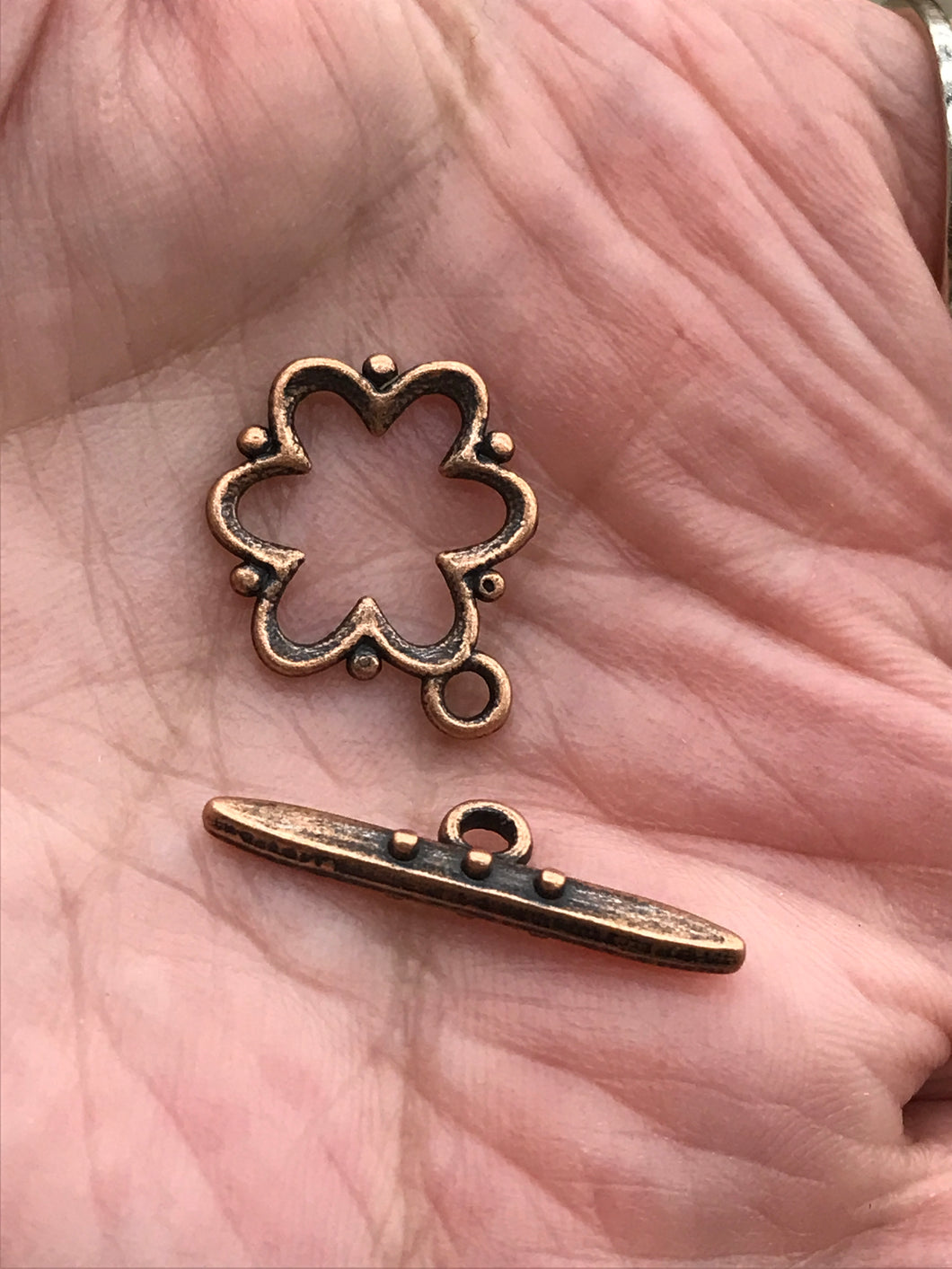 TOGGLE CLASP FLOWER