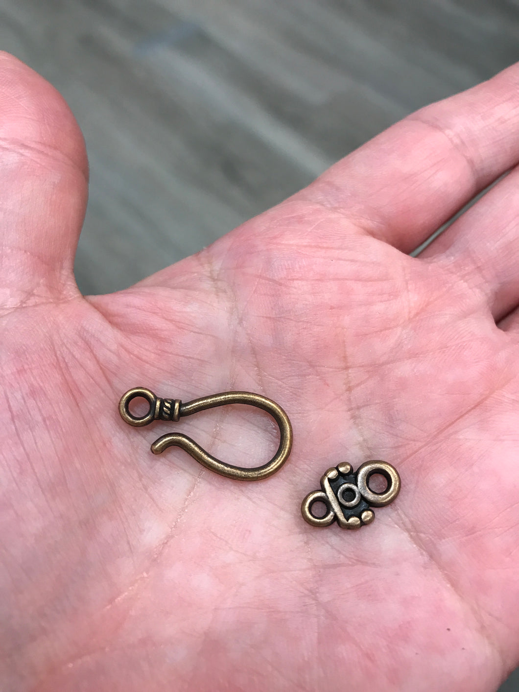 HOOK & EYE CLASP