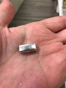 MAGNETIC CLASP