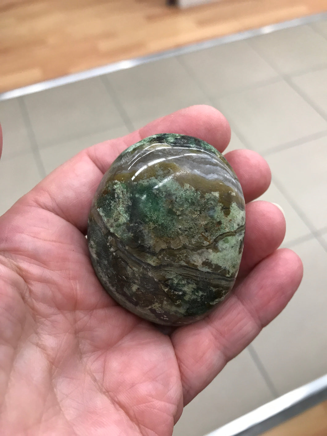 CHRYSOPRASE PALM STONE