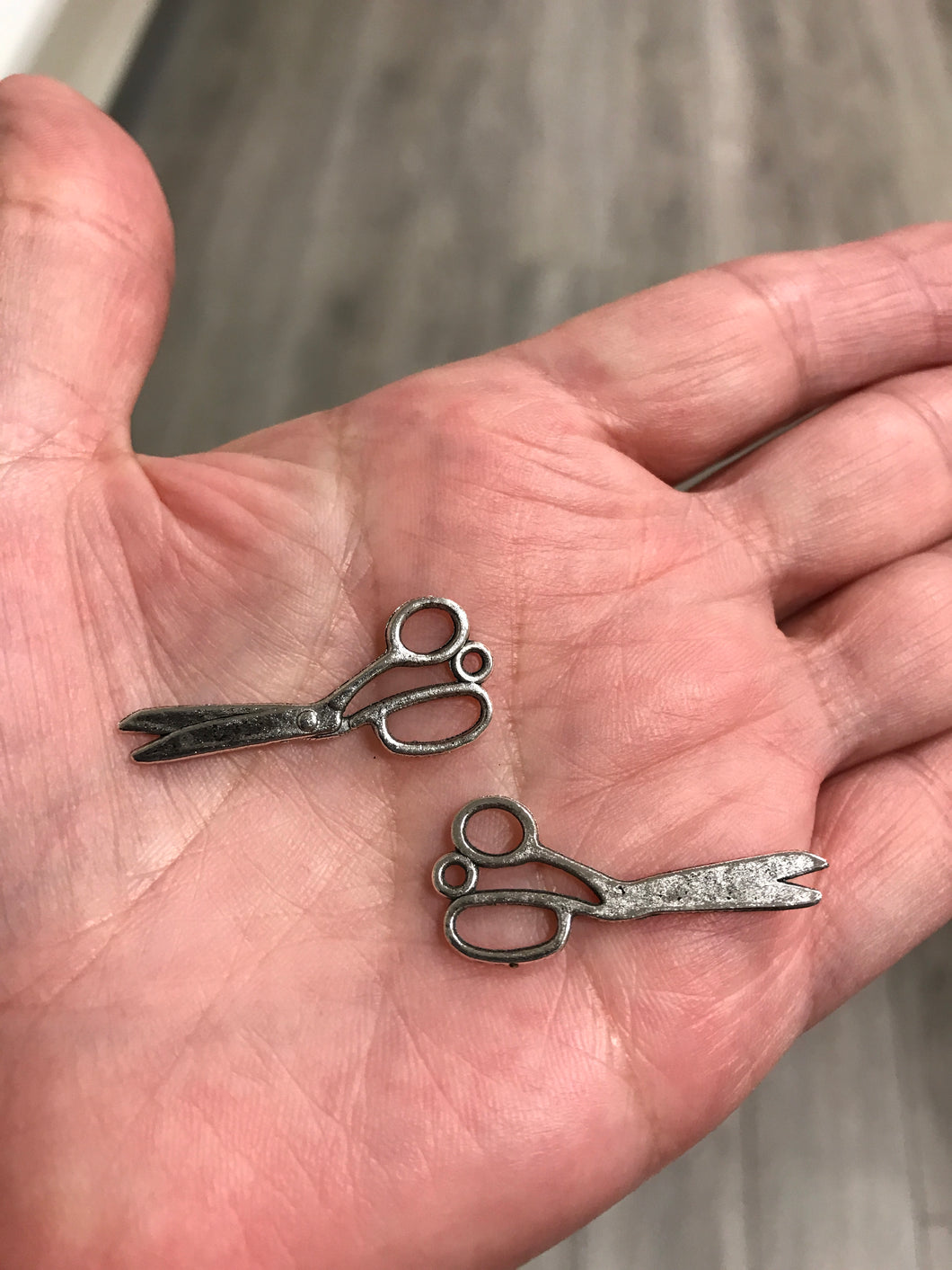CHARM SCISSORS