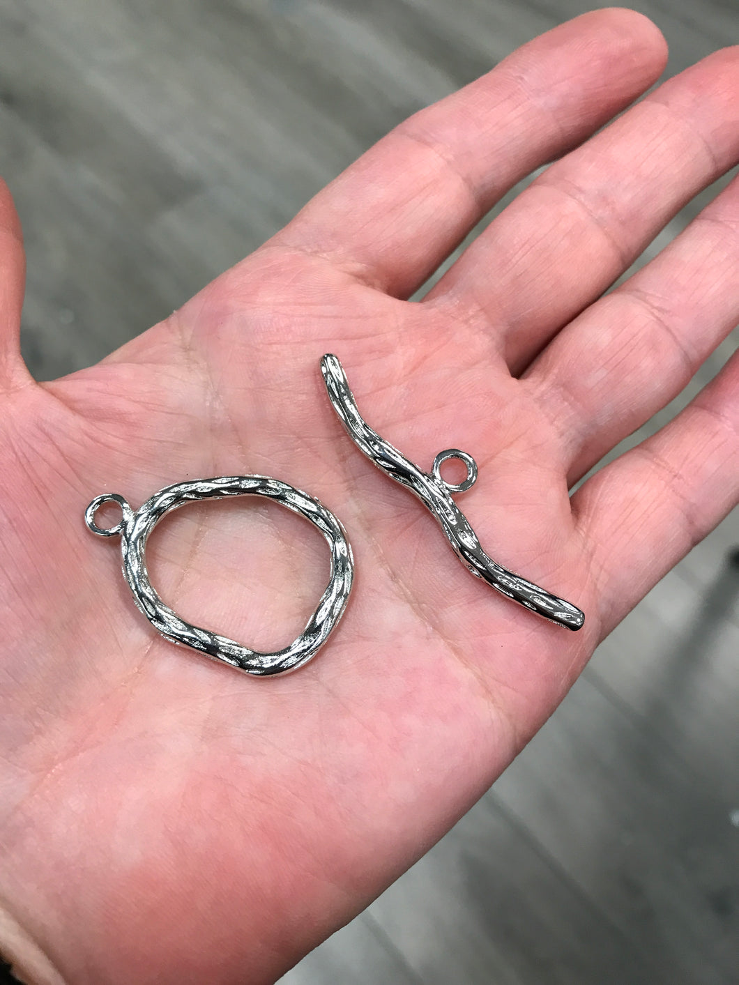 TOGGLE CLASP PLATINUM