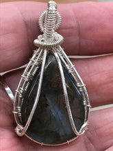 Load image into Gallery viewer, LABRADORITE PENDANT
