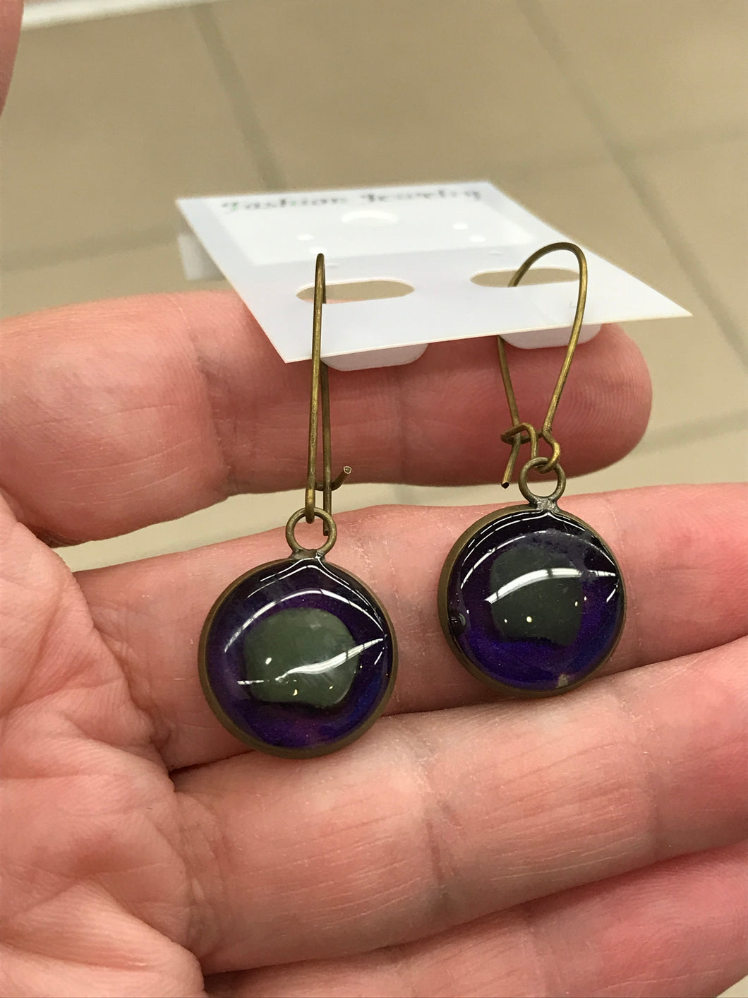 QUARTZ EARRING