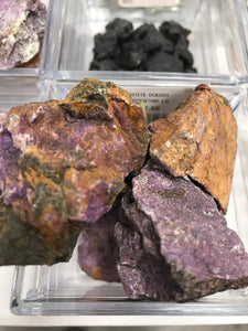STICHTITE ROUGH IN SERPENTINE