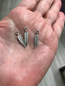 CHARM FEATHER