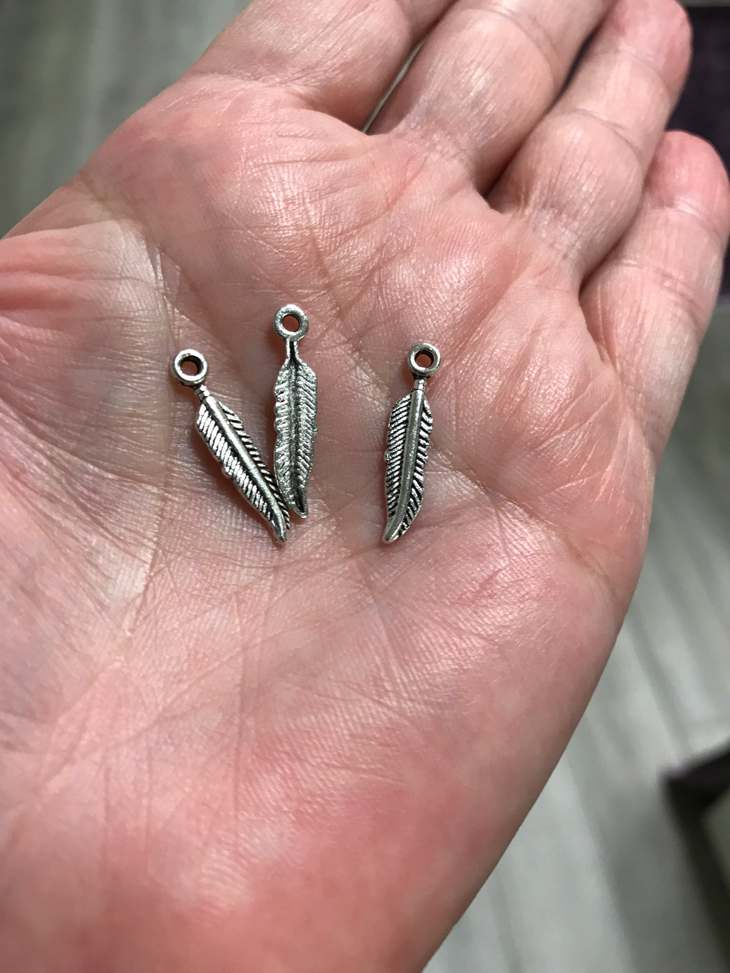 CHARM FEATHER