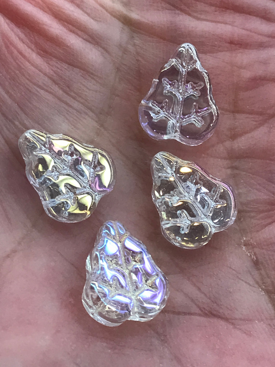GLASS LEAF BEAD