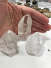 Load image into Gallery viewer, CLEAR QUARTZ POINT
