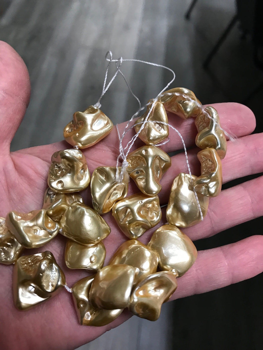SHELL PEARL NUGGETS