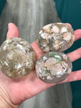 Load image into Gallery viewer, AGATE CORAL FLOWER GALLET/PALM STONE
